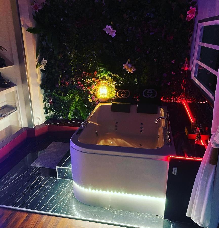 Jacuzzi 9Em Apartment Paris Exterior photo